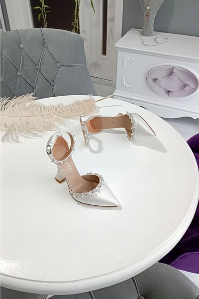 LA CALZATURE Mother of Pearl Satin 11cm Champagne Heels Ankle Belt Double Waterway Stone Evening Dress Stiletto Women's Shoes