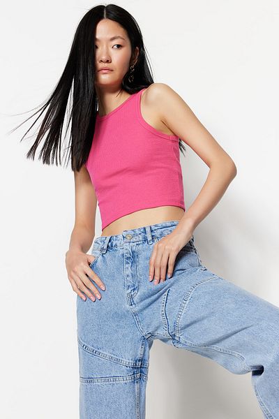 Trendyol Collection Top tanc tricotat flexibil cu nervuri, crop de culoare fucsia/sezat pe corp TWOSS21AL0050