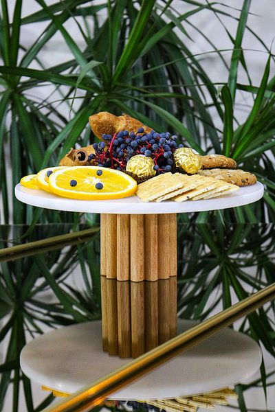 Gemboss Faralyahome Natural Marble Stand, Rufless Wooden Leg Cake Stand, Marble Presentation Stand, 28 cm