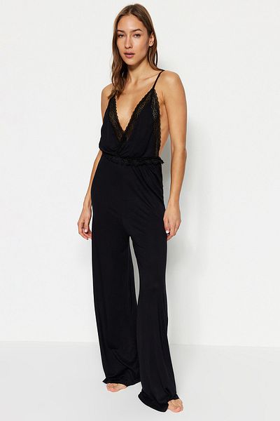 Trendyol Collection Schwarzer Strick-Overall mit Spitze und Seilriemen auf der Rückseite THMSS21TU0288