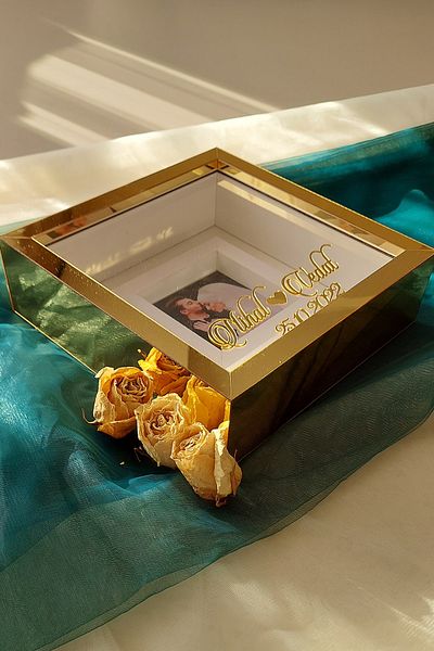 Verda Çerçeve 25x25 Cm Gold Plexi Covered Verda Memory Frame with Photo Section - 6 Cm Depth Memory Frame