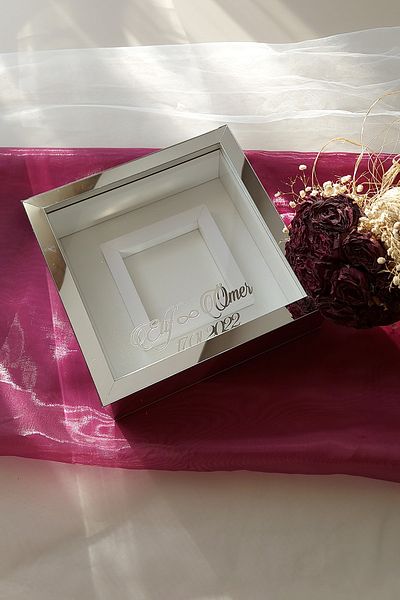 Verda Çerçeve 25x25 cm Rama de memorie Verda acoperita cu plexiglas argintiu cu sectiune foto - Rama de memorie cu adâncime de 6 cm