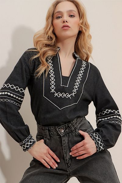 Trend Alaçatı Stili Women's Anthracite Full Collar Embroidered Oversize Blouse ALC-X9629