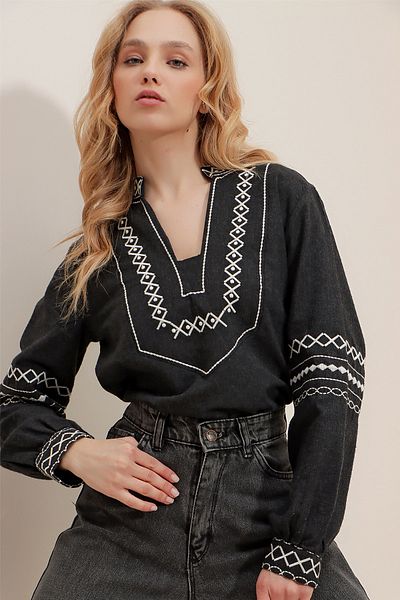Trend Alaçatı Stili Women's Anthracite Full Collar Embroidered Oversize Blouse ALC-X9629