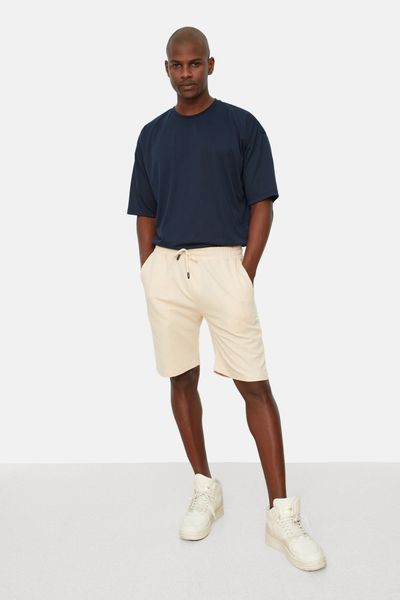 Trendyol Collection Beigefarbene Basic-Shorts und Bermudas im regulären/normalen Schnitt TMNSS20SR0068