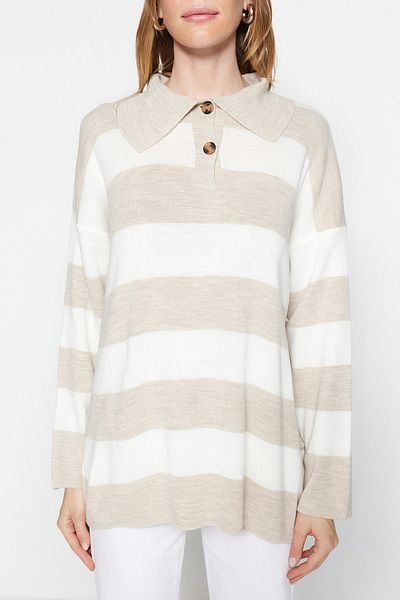 Trendyol Modest Gestreifter Strickpullover mit Polokragen in Steinoptik TCTAW23KZ00039