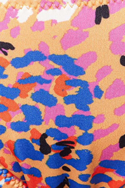 Trendyol Collection Absztrakt mintás megkötős, magas lábú bikini alsó TBESS23BA00089