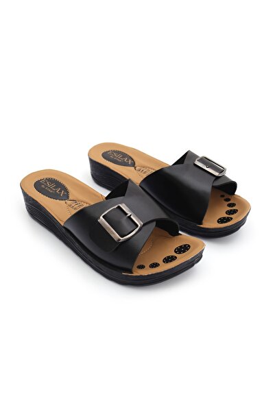 Ayakkabı Ülkesi Μαύρες γυναικείες παντόφλες με μονή πόρπη