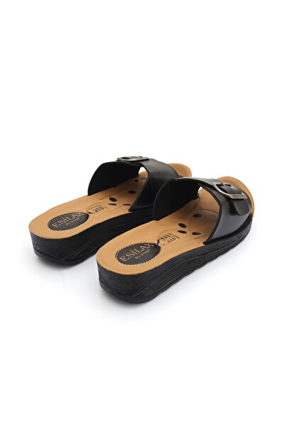 Ayakkabı Ülkesi Μαύρες γυναικείες παντόφλες με μονή πόρπη