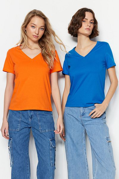Trendyol Collection Orange-Sax Basic-Strick-T-Shirt mit V-Ausschnitt im 2er-Pack aus 100 % Baumwolle TWOSS23TS00002
