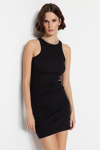 Trendyol Collection Dehnbare, gerippte Ärmel – schwarzes, figurbetontes Mini-Bleistiftkleid mit Volants TWOSS23EL00303