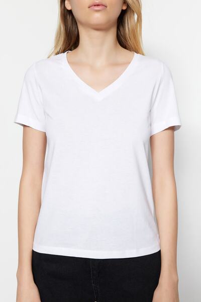 Trendyol Collection Schwarz-weißes Basic-Strick-T-Shirt mit V-Ausschnitt im 2er-Pack aus 100 % Baumwolle TWOSS23TS00002