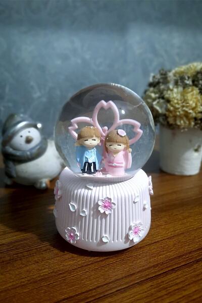 Lotus Hediye Şirin Sevgililer Işıklı Müzikli Orta Boy Kar Küresi