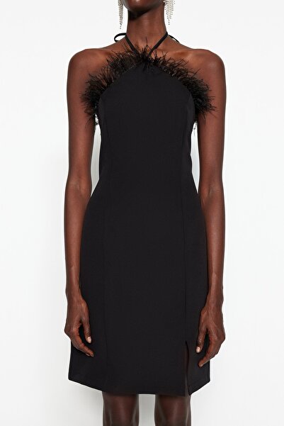 Trendyol Collection Tkané večerní šaty Black Otrish – krátké, podšité TPRSS23EL00206