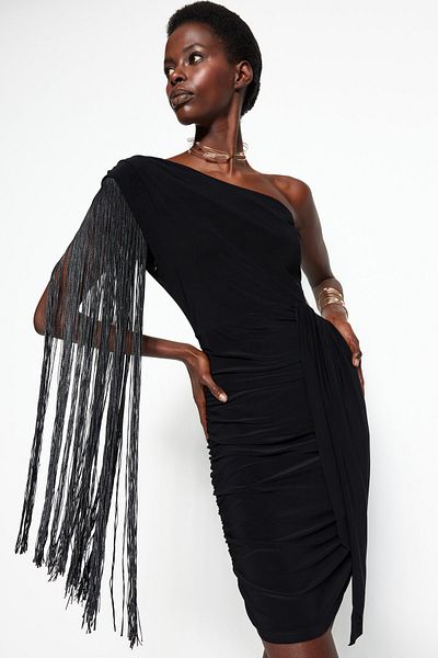 Trendyol Collection Schwarzes gestricktes Abendkleid - Ausschnitt und Ärmeldetail, kurz, stilvoll TPRSS23EL00181