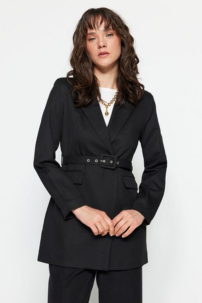 Trendyol Modest Schwarze, gefütterte Webjacke mit Gürtel TCTSS23CK00007