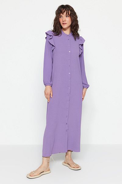 Trendyol Modest Lilafarbenes, gewebtes Aerobin-Hemdkleid mit Rüschen an den Schultern TCTSS23EB00107