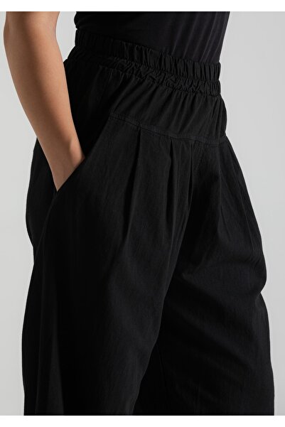 RUBYSTARS Siyah Rahat Kesim Pileli Beli Paçası Lastikli %100 Pamuklu Pantolon