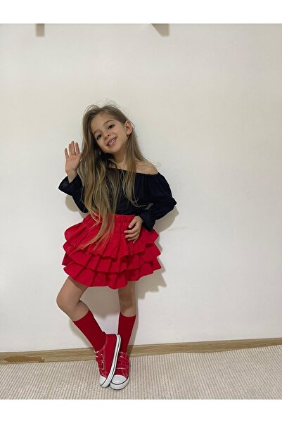 özge başaran Layered Red Skirt Black Blouse Scott Socks Set