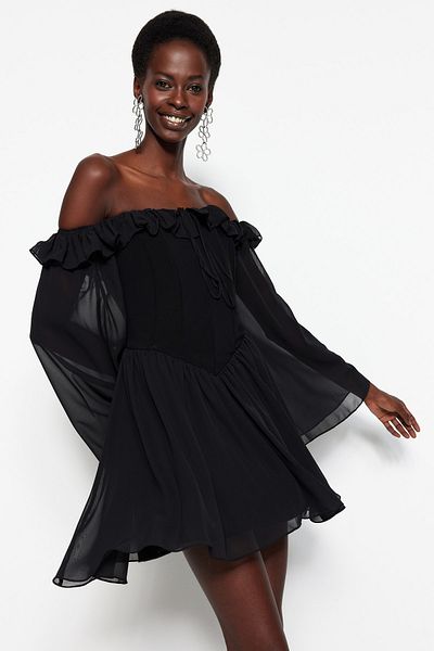 Trendyol Collection Schwarzes Abendkleid im A-Schnitt aus Chiffon mit Volant - TPRSS23EL00096