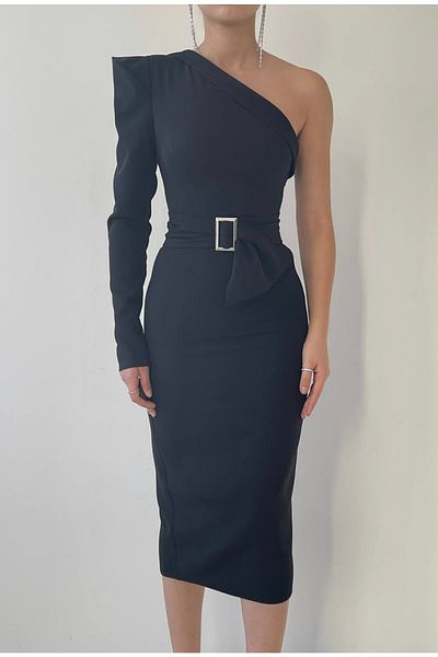 Afiş Butik Rochie midi cu o mânecă cu centură neagră