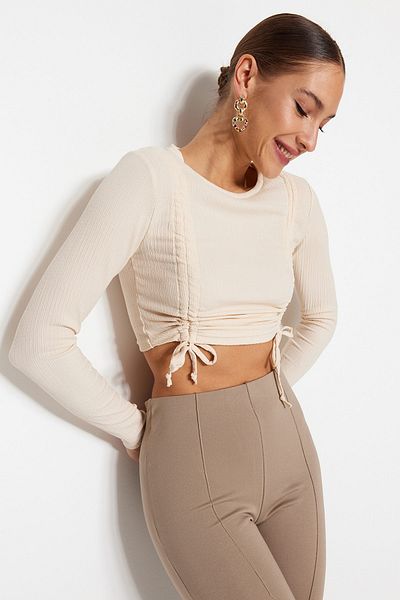 Trendyol Collection Μπεζ Gather Detailed Fitted Crop Crew Neck πουλόβερ Πλεκτή μπλούζα TWOAW22BZ0261