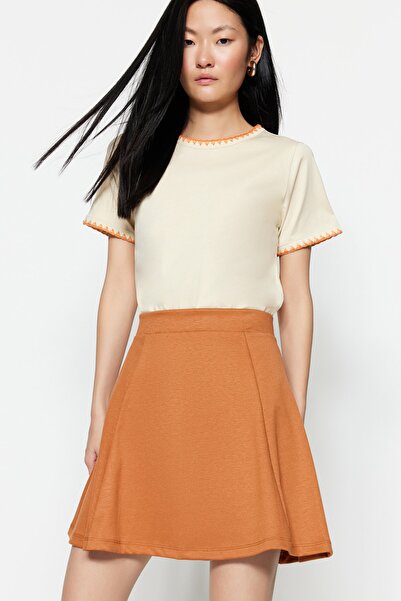 Trendyol Collection Fahéjas deréknyitás/Skater Normal Waist Mini Stretch kötött szoknya TWOSS19ST0117