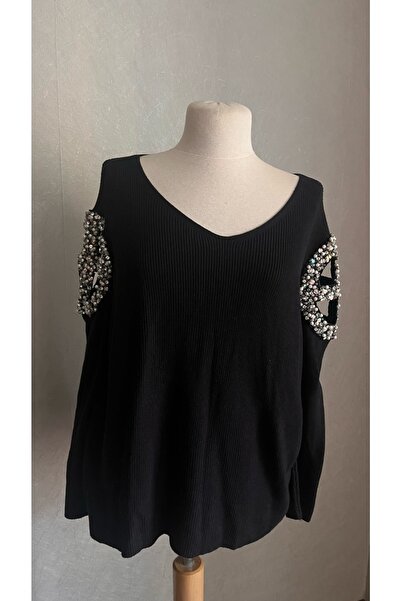 Kübra Tekin Işlemeli Siyah Kazak