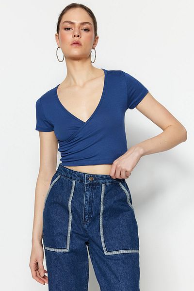 Trendyol Collection Μπλε εφαρμοστό διπλό στήθος λαιμόκοψη, ελαστική πλεκτή μπλούζα από βισκόζη TWOSS22BZ0536