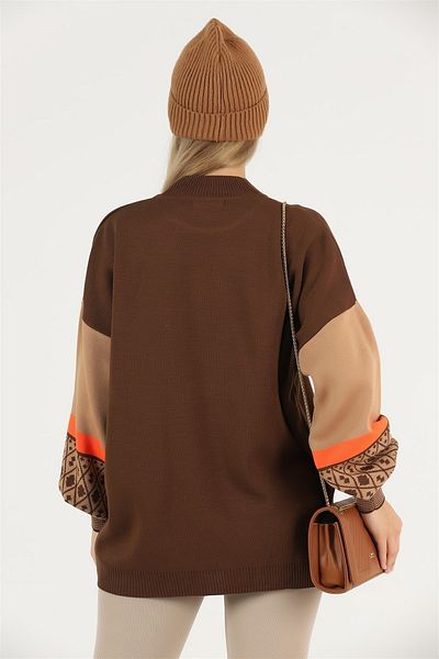 ZemBoutique Голям трикотажен пуловер с шарени балонени ръкави с цветни блокове