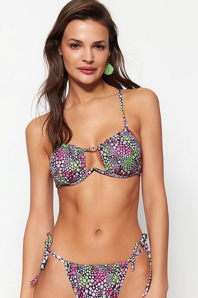 Trendyol Collection Μπικίνι κάτω από σύρμα με λουλουδάτο σχέδιο TBESS23BU00043