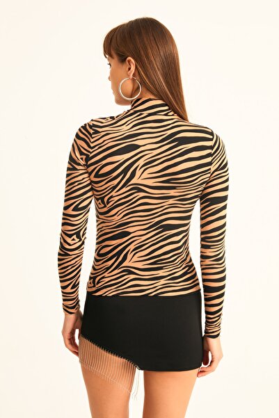 LACHT Γυναικεία μακρυμάνικη μπλούζα με γιακά με σχέδιο Camel Zebra