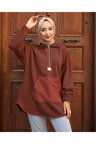 Loreen Kadın Dik Yaka Oversize Kahverengi Kanguru Cep Yarım Fermuarlı Oval Kesim Kapitone Sweatshirt Tunik