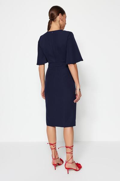Trendyol Collection Námořnické modré midi šaty – s páskem a rozparkem, tkané, TOFAW19BB0167
