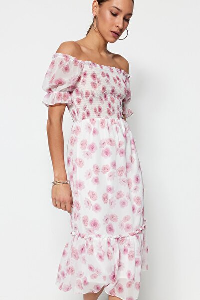 Trendyol Collection Rózsaszín sifon Midi ruha - Madonna gallér és Gipe részletek, szőtt bélés TWOSS22EL0813