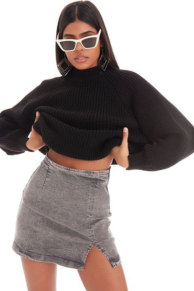its basic Women's Black Color Oversize Fit Thick Knitted Knitwear Sweater