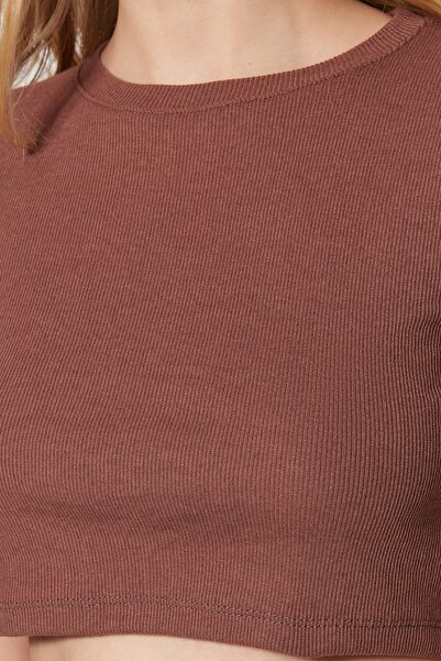 Trendyol Collection Barna Crop Crew Neck bordázott, rugalmas kötött felső és alsó készlet TWOSS21AU0160