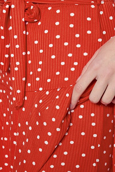 Trendyol Collection Puntíkatá sukně s květem granátového jablka Mini pletené šortky s vysokým pasem TWOSS21SR0621