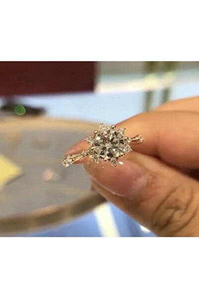 ATS ALYANS Pırlanta Efekli Rosalinda Tektaş Gümüş Yüzük