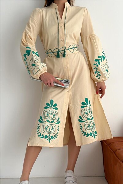 FEMELLE Dámské béžové vyšívané šaty se střapcem do pasu nové sezóny