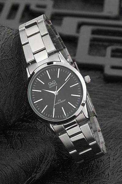 Q&Q Women's Minimal Retro Metal Cord Wristwatch