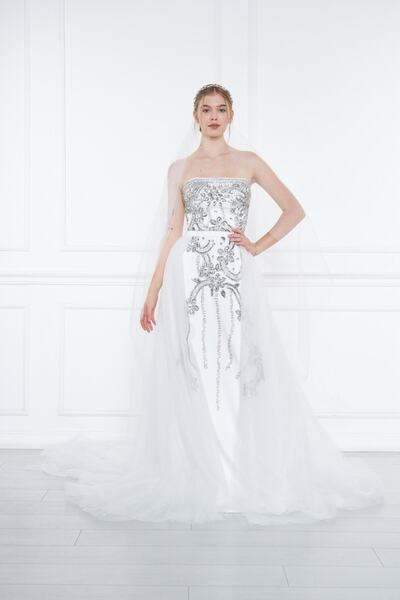 Silk Parade Swarowski Taş Ve Gümüş Işlemeli, Çıkartılabilir Kuyruklu, Straplez Tasarım Gelinlik