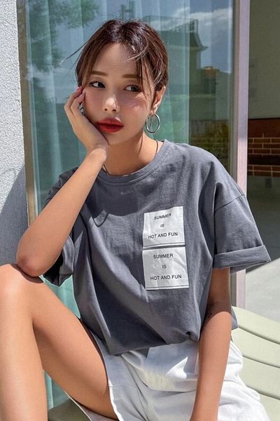 MODAGEN Dámské letní oversize tričko Stone Grey s potiskem
