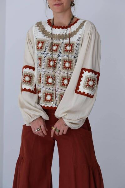 ESQ Krem Önü Işlemeli Balon Kol Bluz