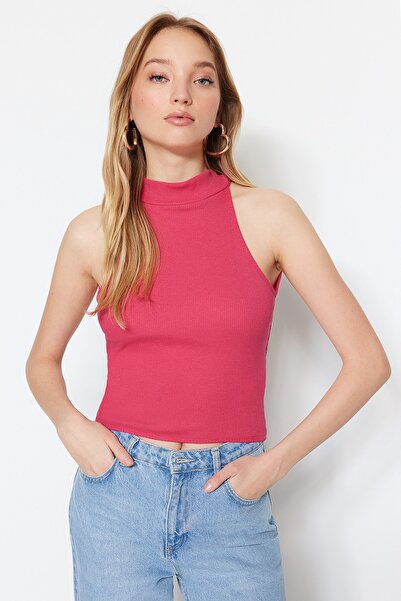 Trendyol Collection Fuchsiová přiléhavá pletená halenka s vysokým límcem a žebrovaným úpletem TWOSS22BZ0529
