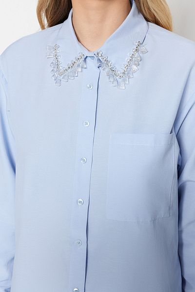 Trendyol Modest Cămașă din bumbac țesut cu detalii pentru accesorii guler albastru TCTSS23TG00014