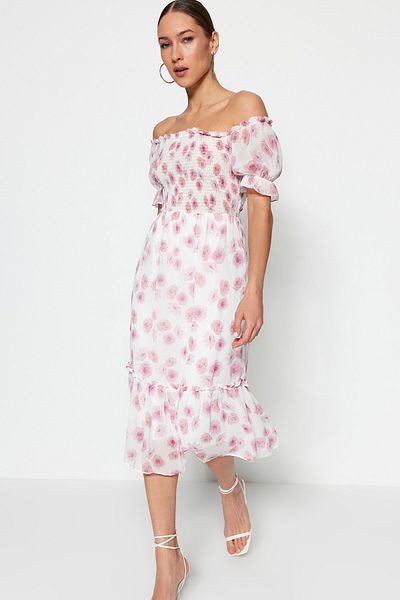 Trendyol Collection Ροζ σιφόν μίντι φόρεμα - Madonna γιακάς και λεπτομέρεια Gipe, υφαντή φόδρα TWOSS22EL0813