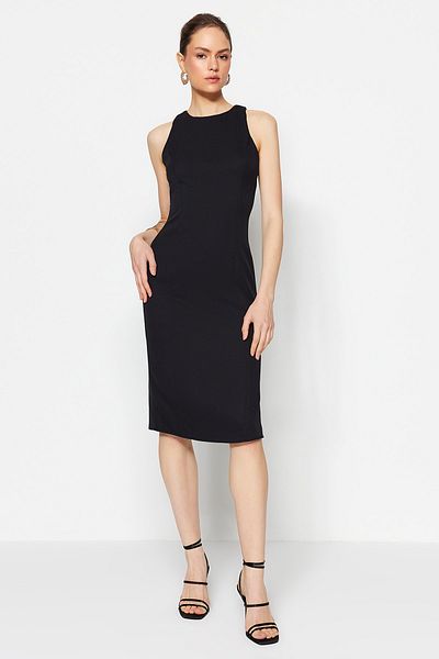 Trendyol Collection Černé vypasované midi tkané tkané šaty s ohlávkou TWOSS23EL00611
