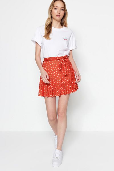 Trendyol Collection Mini-Strickshorts mit hoher Taille und Punktemuster im Granatapfelblüten-Rock-Look TWOSS21SR0621