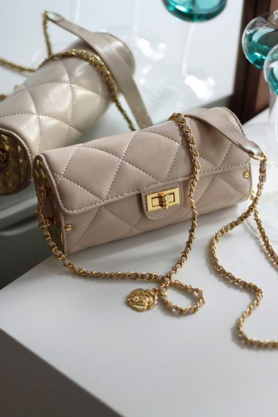Moom Bag Γυναικεία Κρεμ χρυσή τσάντα με καπιτονέ λουράκι